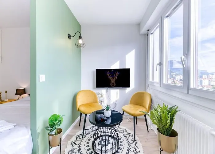 Апартаменты Parking Gratuit, Wifi - Fibre, Confort Eclaire *